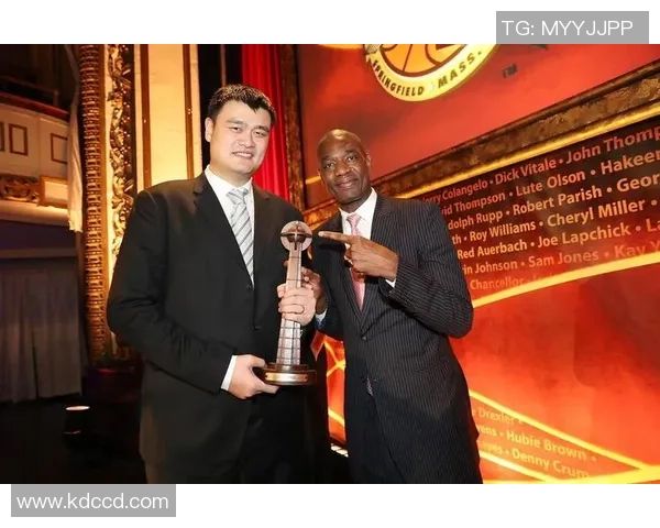 李亚光与姚明的传奇故事：从篮球场到人生舞台的精彩交汇