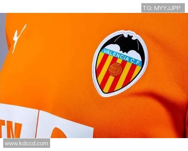 瓦伦西亚发布新赛季球衣设计，球迷热烈反响纷纷点赞